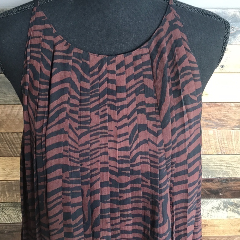 BNWOT Express Women's Animal Print Flowy Top, M, Maroon-Brown & Black - Picture 3 of 8